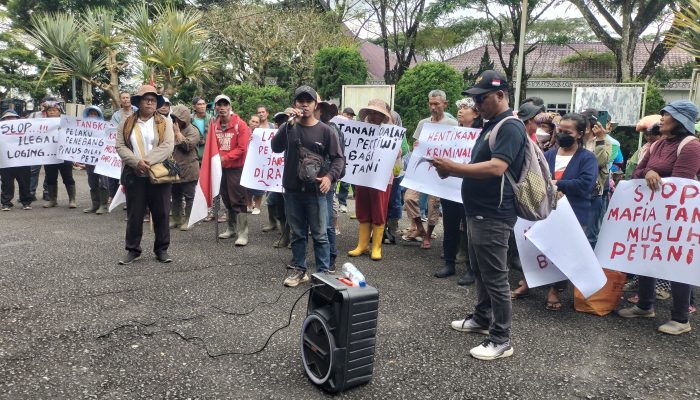 Petani Silombu Girsip Unjuk Rasa, Tuntut Pembalakan Dihentikan