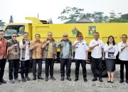 Bupati Anton Terima Bantuan Dump Truk dari PTPN IV