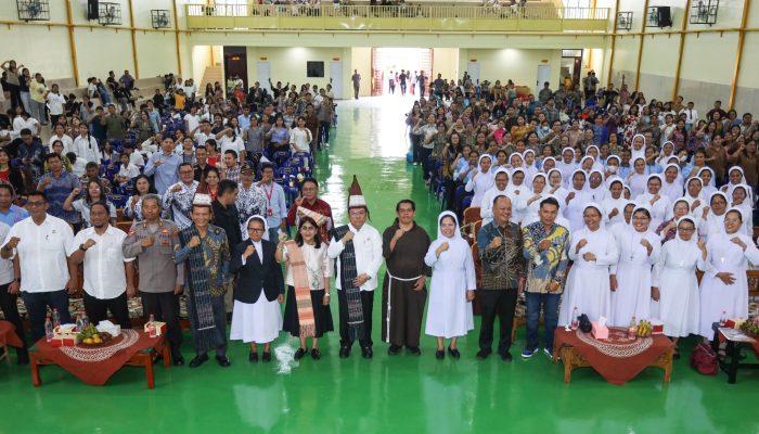 Resmikan Aula SMP Bintang Timur, Wesly Dorong Pendidikan Berkarakter