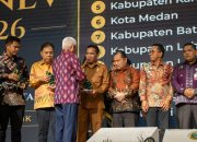 Wali Kota Wesly Diwakili Sekda, Pematangsiantar Raih Predikat Informatif Ketiga Kali