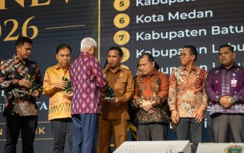 Wali Kota Wesly Diwakili Sekda, Pematangsiantar Raih Predikat Informatif Ketiga Kali