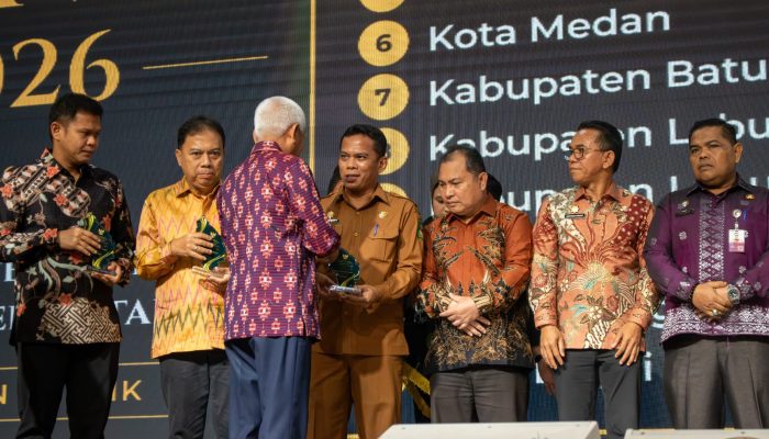 Wali Kota Wesly Diwakili Sekda, Pematangsiantar Raih Predikat Informatif Ketiga Kali